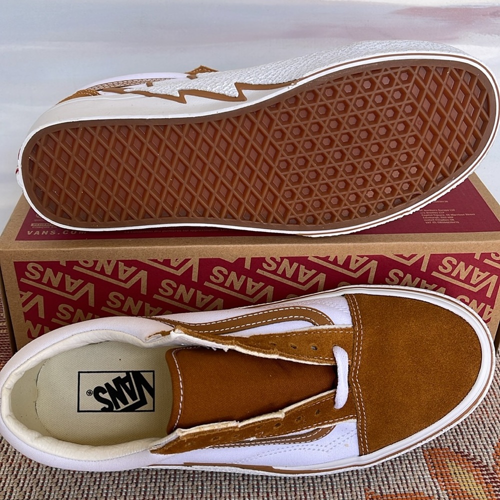 Vans Men’s Old Skool Bolt
Cathay Spice
VN0009Q5KFR 
Sneakers - Picture 4 of 16